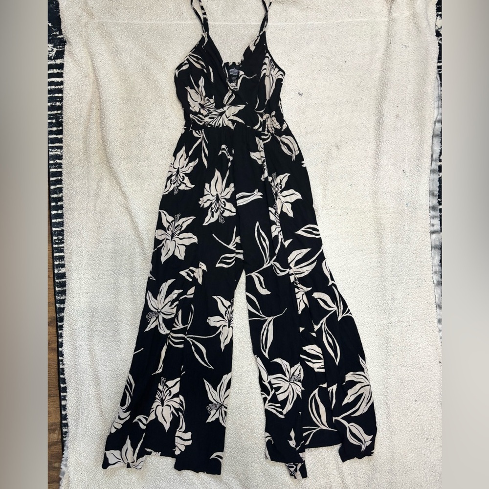 Black and White Floral flare pants jumpsuit